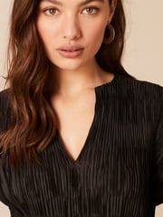 Black Short Sleeve Plisse Midi Dress - Image 4 of 5
