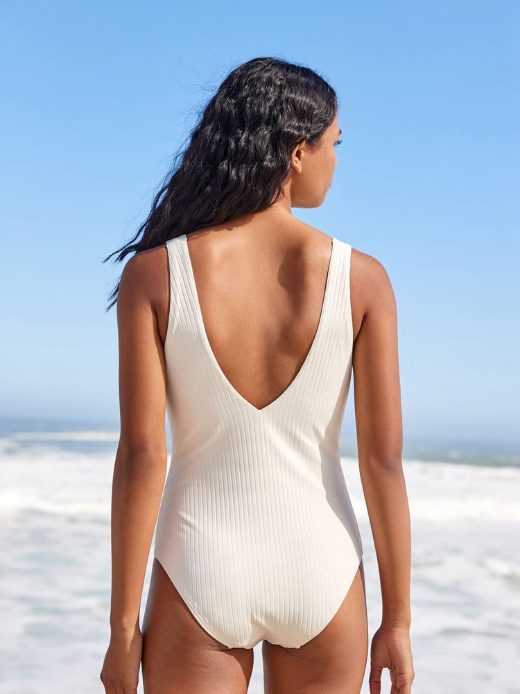 Creme gerippt - Essential Badeanzug mit tiefem Ausschnitt - Bild 2 von 5