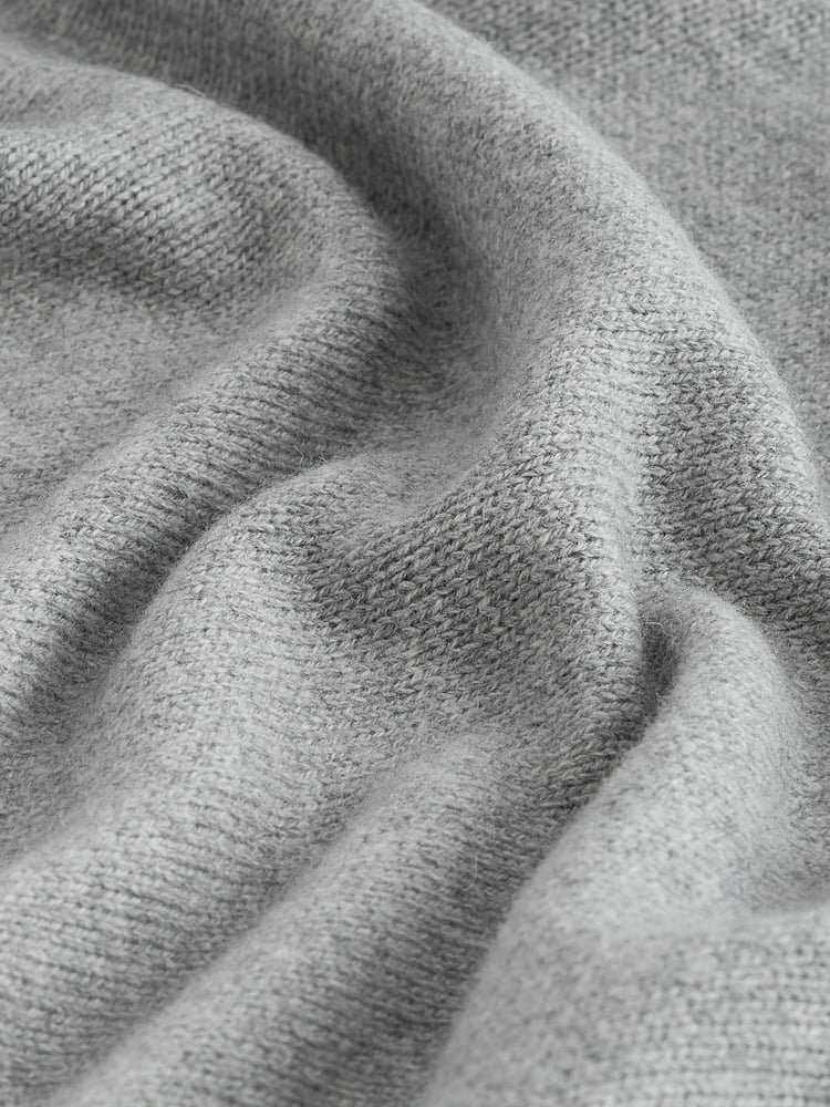 Hellgrau - Premium-Pullover aus 100 % Lambswool, Regular Fit - Bild 11 von 11