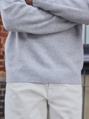 Hellgrau - Premium-Pullover aus 100 % Lambswool, Regular Fit - Bild 8 von 11