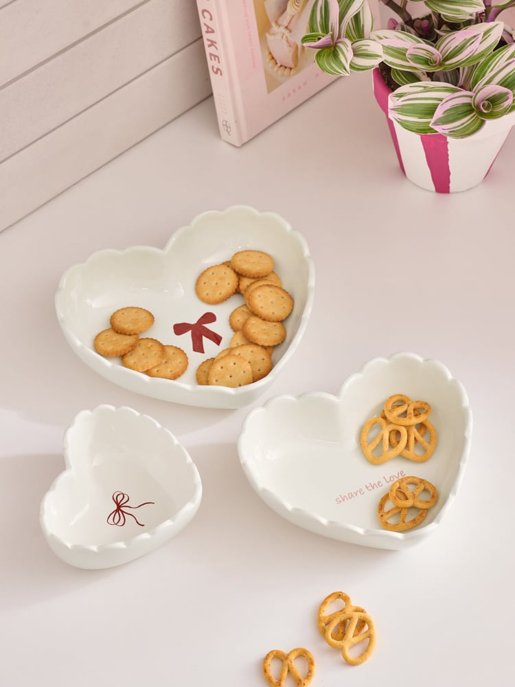 Set of 3 White Heart Shaped Stacking Nibble Bowls - Image 1 of 4