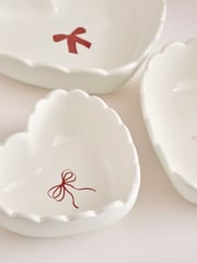 Set of 3 White Heart Shaped Stacking Nibble Bowls - Image 3 of 4