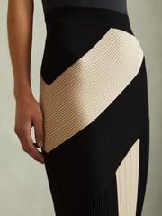 Reiss Black/Camel Jess Knitted Colourblock Asymmetric Midi Skirt - Image 4 of 6