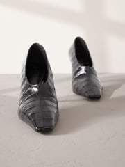 Black Premium Leather High Cut Chisel Toe Court Shoes - Image 7 of 10