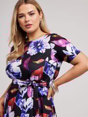 Yours Curve Black Floral Skater Dress - Image 2 of 5