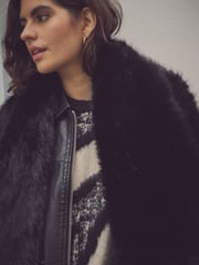 Black Faux Fur Scarf - Image 3 of 7