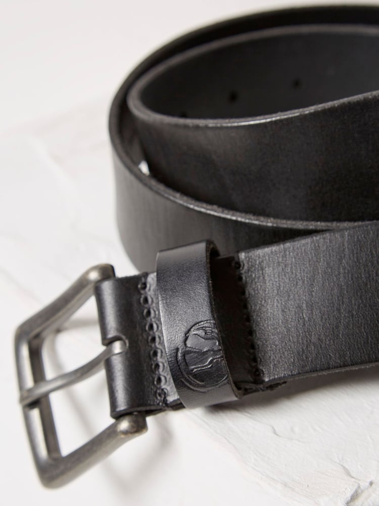 FatFace Black Italian Leather Belt - Image 2 of 3 FatFace Black Italian Leather Belt - Image 2 of 3