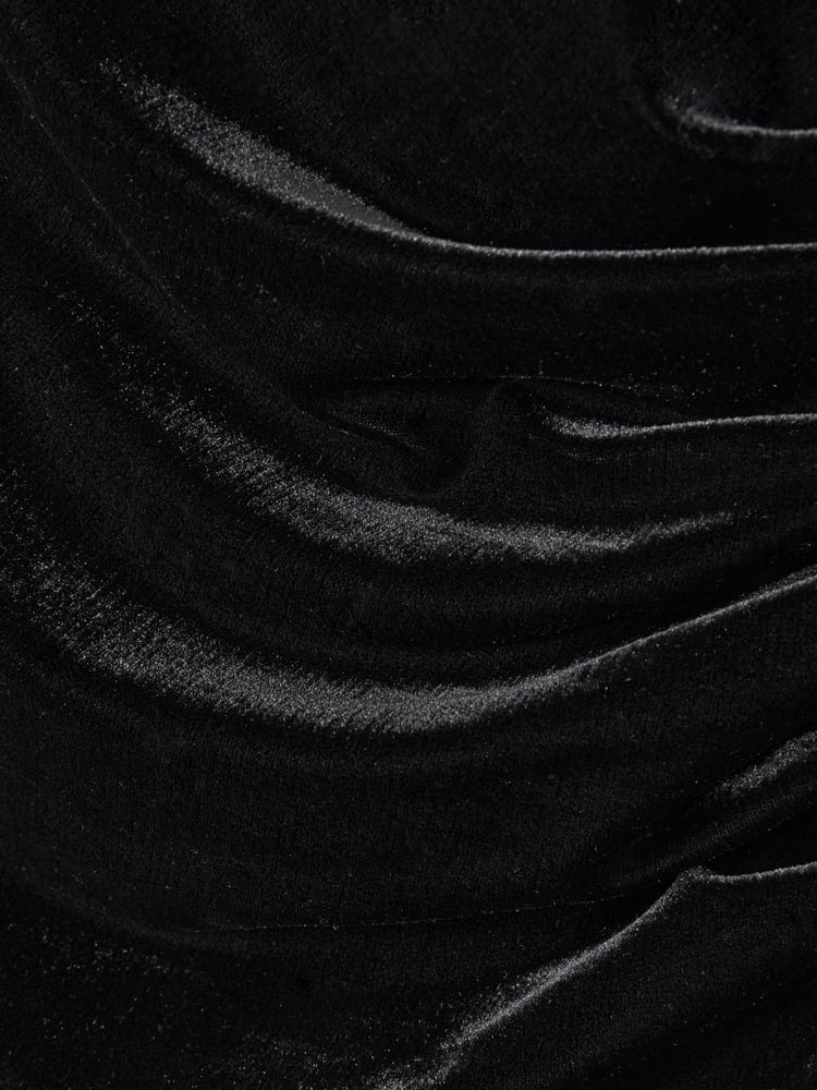 Reiss Black Brooke Off-the-Shoulder Velvet Dress - Image 5 of 5