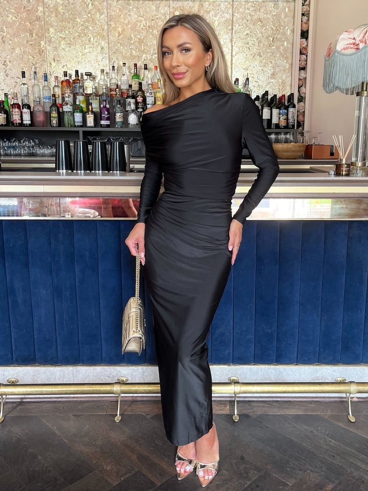 AX Paris Off The Shoulder Long Sleeves Draped Midi Dress - Image 4 of 4