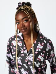 Hello Kitty x Skinnydip – Pyjama-Set in Schwarz - Bild 4 von 5