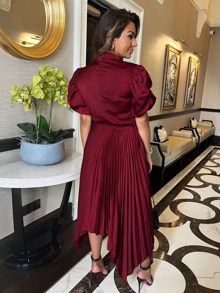 AX Paris High Neck Puff Sleeve Zig Zag Hem Pleated Midi Dress - Image 2 of 4