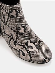 Novo Animal Regular Fit Davion Zip Block Heel Ankle Boots - Image 6 of 6