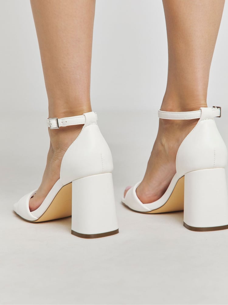 Simply Be White Barely There Block heel Sandals In Extra Wide Fit - Image 2 of 4 Simply Be White Barely There Block heel Sandals In Extra Wide Fit - Image 2 of 4