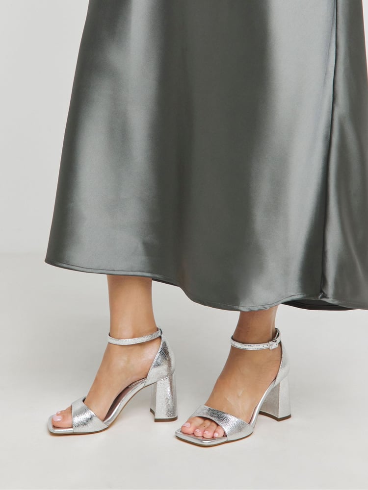 Simply Be Silver Barely There Block Heel Sandals In Wide Fit - Image 4 of 4