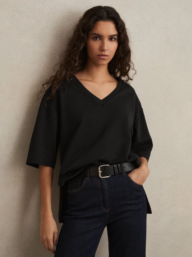 Schwarz - Reiss Annabel Stretch-Cotton Oversized V-Neck T-Shirt - Bild 1 von 6