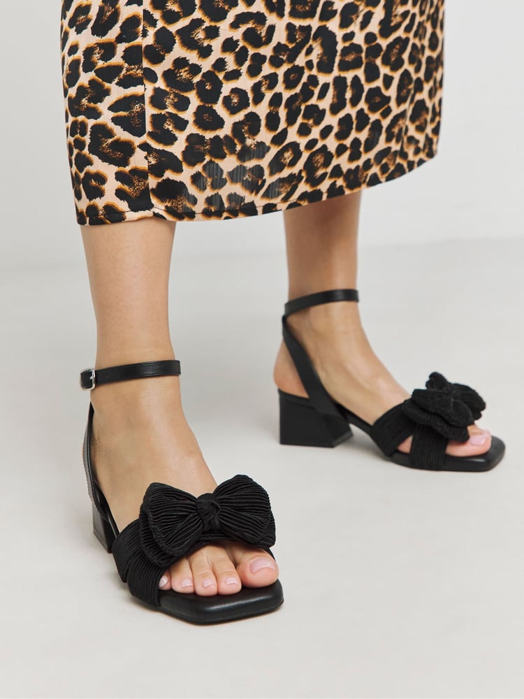 Simply Be Black Double Bow Low Block Heels In Extra Wide Fit - Image 1 of 4