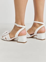 Simply Be White Double Bow Low Block Heels In Extra Wide Fit - Image 4 of 4