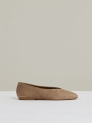 Taupe - Reiss Amelia Leather Rounded-Point Toe Ballet Flats - Bild 1 von 5