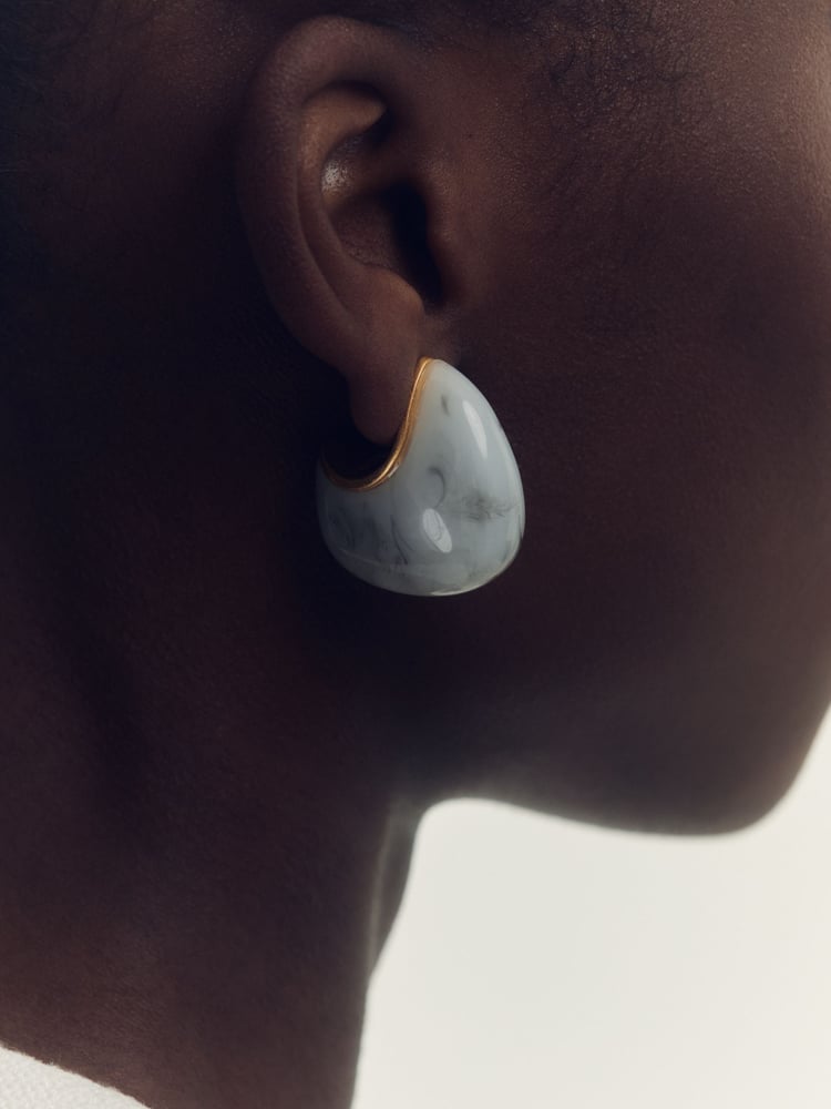 Reiss Gold Tone Carlotta Curve Marble Scoop Earrings - Image 2 of 4