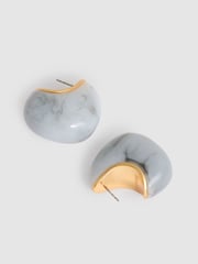 Reiss Gold Tone Carlotta Curve Marble Scoop Earrings - Image 3 of 4