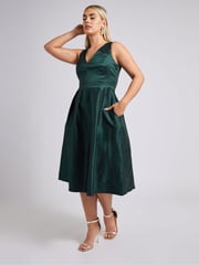 Yours Curve Green London V-Neck Pleated Dress With Pockets - Image 1 of 5