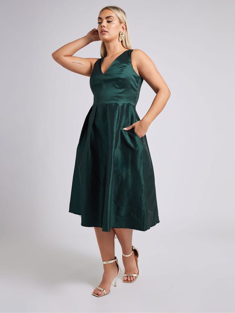 Yours Curve Green London V-Neck Pleated Dress With Pockets - Image 1 of 5