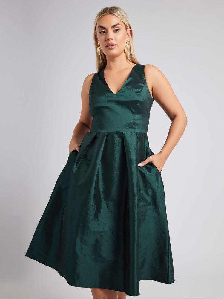 Yours Curve Green London V-Neck Pleated Dress With Pockets - Image 2 of 5