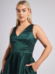 Yours Curve Green London V-Neck Pleated Dress With Pockets - Image 3 of 5