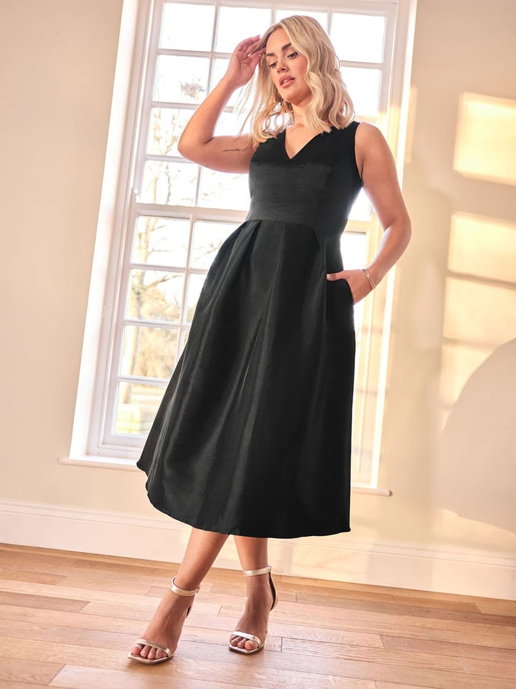 Yours Curve Black London V-Neck Pleated Dress With Pockets - Image 2 of 6