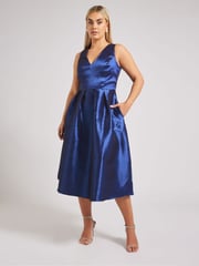 Yours Curve Blue London V-Neck Pleated Dress With Pockets - Image 2 of 5