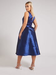 Yours Curve Blue London V-Neck Pleated Dress With Pockets - Image 3 of 5