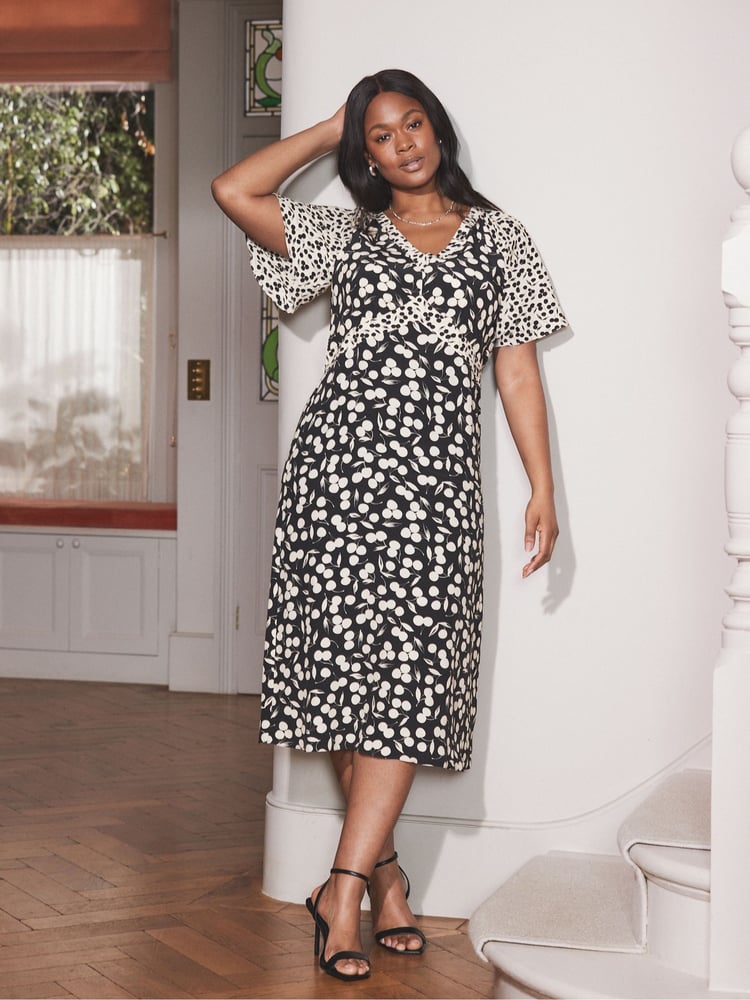 Live Unlimited Black Curve Mono Print V-Neck Midaxi Dress - Image 2 of 7