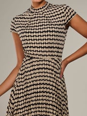 Jolie Moi Black Jersey Capped Sleeve Pleated Midi Dress - Image 3 of 6
