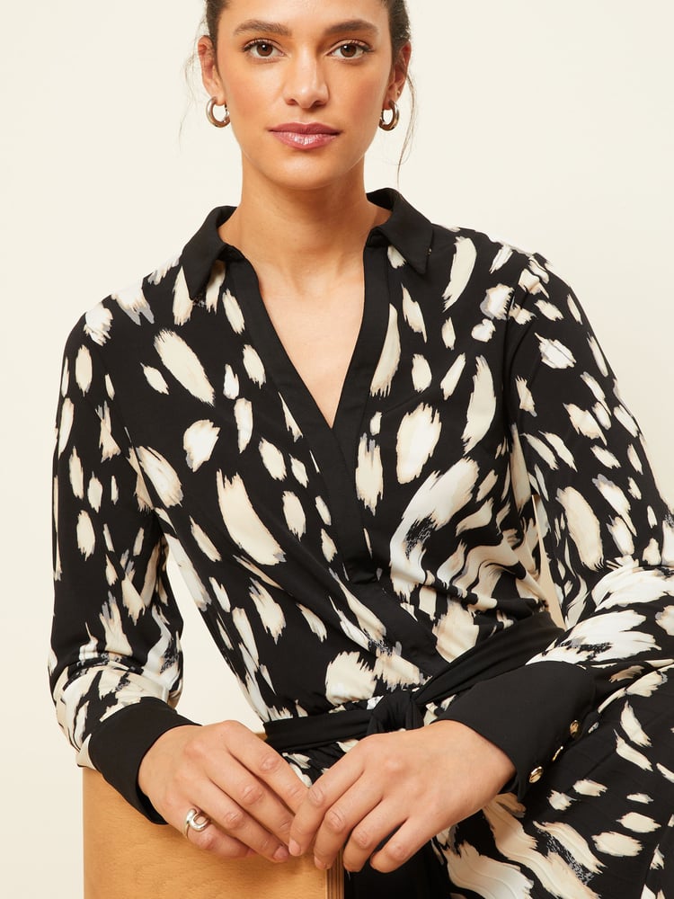 Love & Roses Black Animal Petite Jersey Pleated Belted Midi Summer Shirt Dress - Image 2 of 4 Love & Roses Black Animal Petite Jersey Pleated Belted Midi Summer Shirt Dress - Image 2 of 4