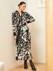 Love & Roses Black Animal Petite Jersey Pleated Belted Midi Summer Shirt Dress - Image 4 of 4