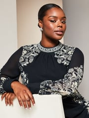 Lipsy Black/White Curve Placement Printed Long Sleeve Shift Mini Dress - Image 4 of 4