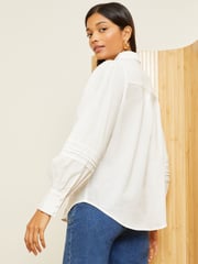 Love & Roses Ivory White V Neck Ric Rac Trim Blouse - Image 2 of 4