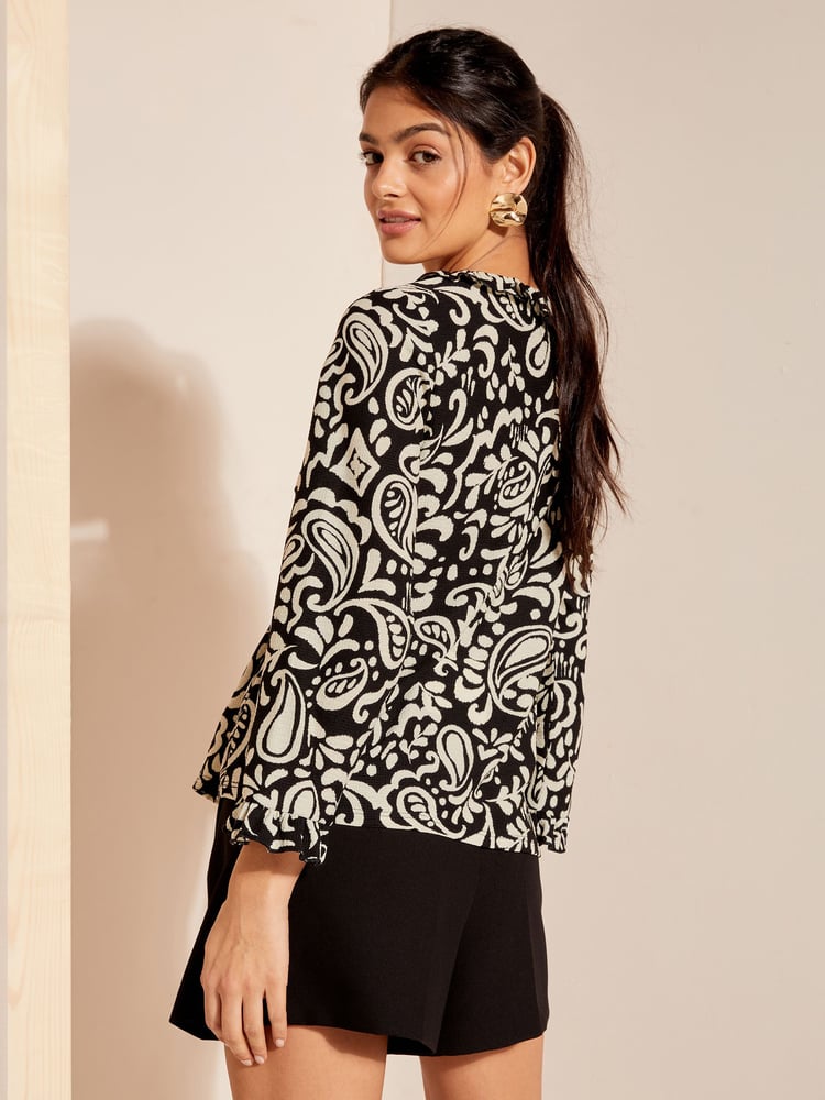 Friends Like These Black/White Textured Fauchette Jersey Long Sleeve Blouson Blouse - Image 4 of 4