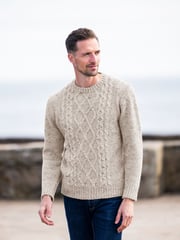 Natur - Celtic & Co. – Pullover mit Rundhalsausschnitt und Zopfmuster - Bild 1 von 3