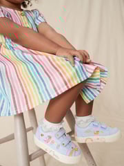 Blauer Regenbogen - Turnschuhe mit Klettverschluss und verziertem Riemen - Bild 3 von 9