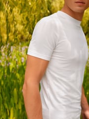 Weiß - Basic-T-Shirt in Muscle-Fit - Bild 4 von 7