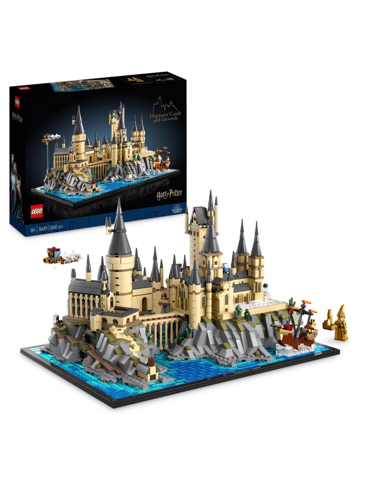LEGO Harry Potter Hogwarts Castle and Grounds Big Set 76419 - Image 1 of 8
