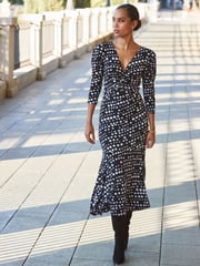 Sosandar Black Twist Front Ruched Sleeve Fit & Flare Dress - Image 4 of 5