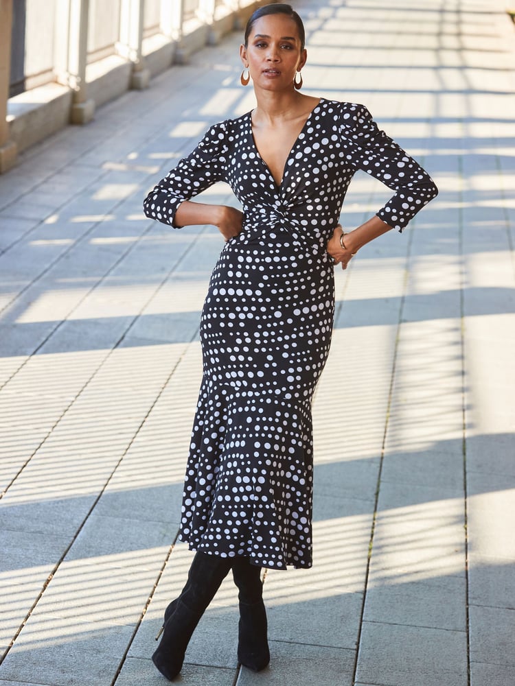 Sosandar Black Twist Front Ruched Sleeve Fit & Flare Dress - Image 5 of 5