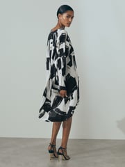 Reiss White/Black Lara Italian Cape Sleeve Mini Dress - Image 5 of 6