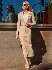 Sosandar Cream Petite Cropped Tailored Blazer - Image 5 of 6