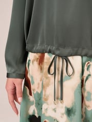 Adrianna Papell Green Drawstring Hem Scoop Neck Woven Blouse - Image 5 of 7
