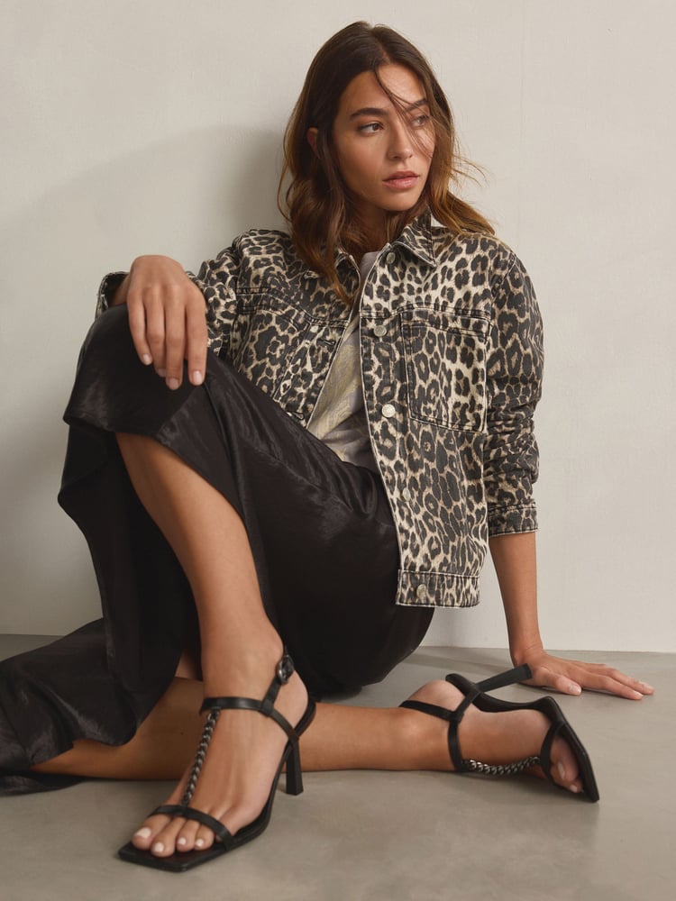 Black Forever Comfort®  Chain T-Bar Heels - Image 2 of 8
