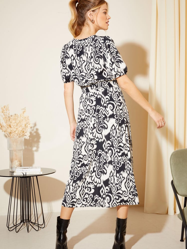 Friends Like These Black/Camel Puff Sleeve Ruched Waist V Neck Midi Summer Dress - Image 4 of 4