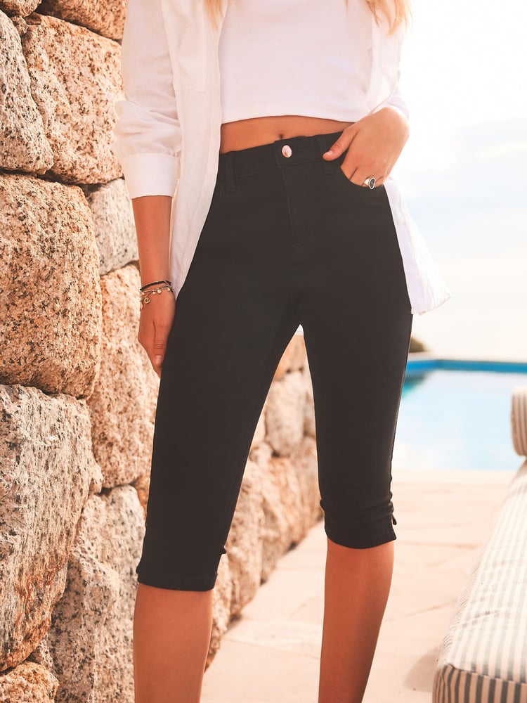 Schwarz - Kurz geschnittene Capri-Jeans - Bild 2 von 6
